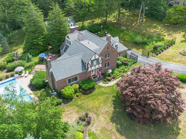 947 Saint Clair Rd, Johnstown, PA 15905