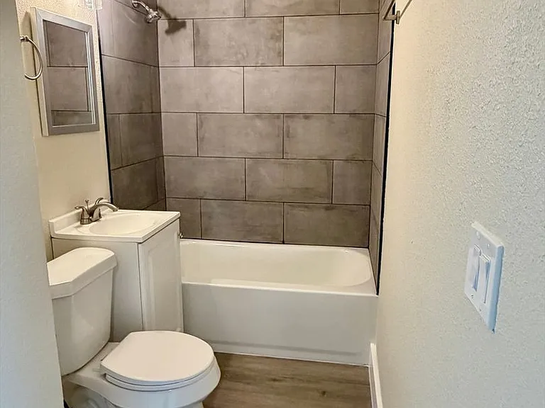 200 E Dewey Pl — Photo 19