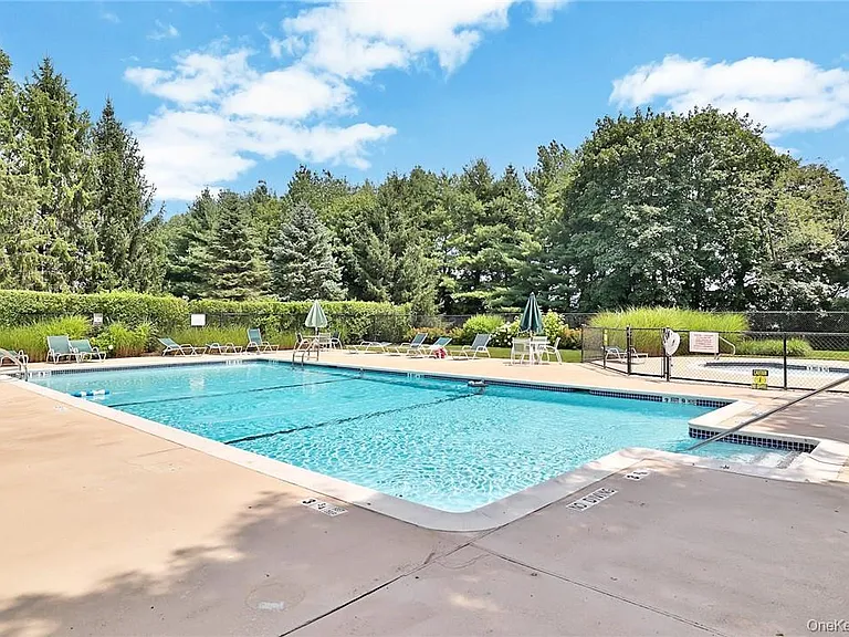 7 Hopkins Ln — Photo 22