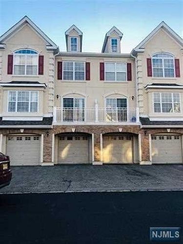 1st image of 185 Blue Heron Dr #185