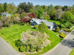 94 Fennbrook Dr, Hamden, CT 06517