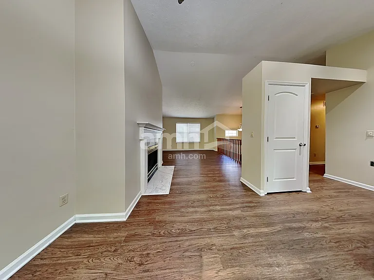 3659 Shorewood Dr — Photo 5
