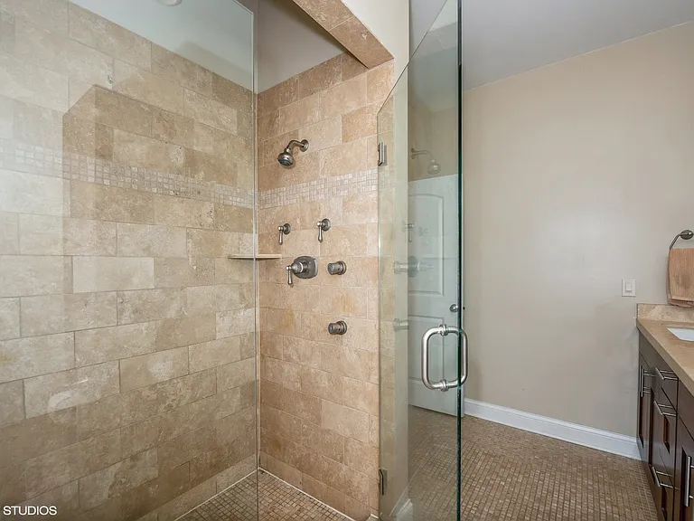 2905 N Halsted St #302 — Photo 9