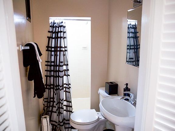 5th image of 2337 Esplanade Ave #B