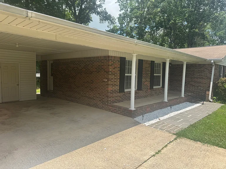 214 Manor St — Photo 2
