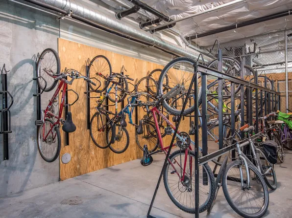 20 Pettygrove, 1976 NW Pettygrove St APT 301, Portland, OR 97209