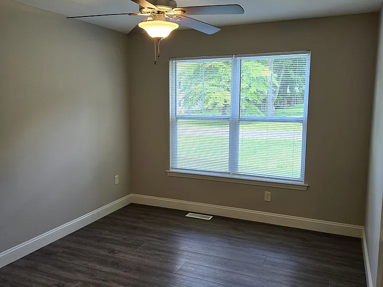 75 Lucinda Dr — Photo 14