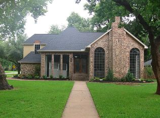 101 Poinciana St, Lake Jackson, TX 77566