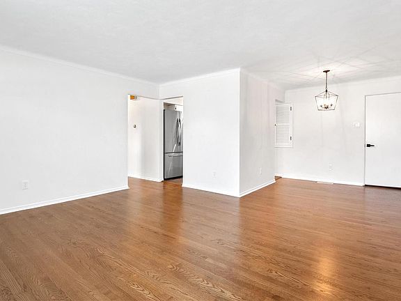 5th image of 226 Marilyn Estates Dr