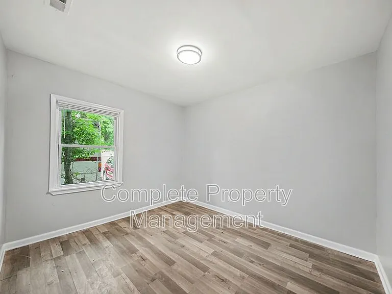 1900 Saint Charles Ave SW — Photo 5
