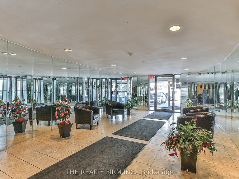 570 Proudfoot Ln #309 — Photo 4