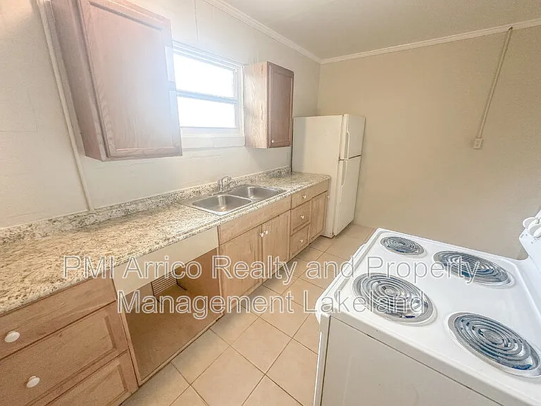 324 Pearl St #2 — Photo 5