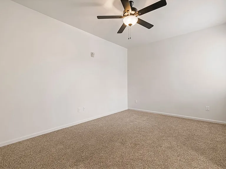 Sterling Oaks Luxury Apartments — Photo 51