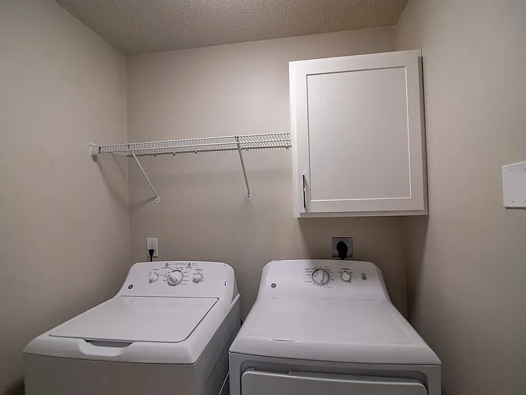 Turnpike Apartments — Photo 9