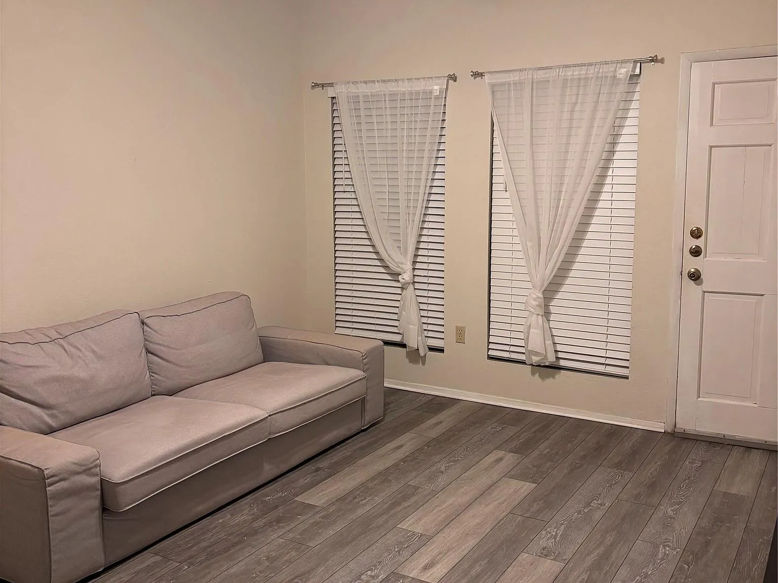 2 bed, 2.0 bath, 832 sqft, $1,800 — Photo 3
