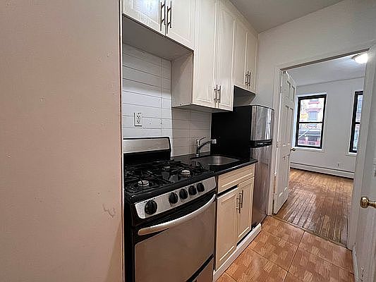 4th image of 109 Madison St APT 2