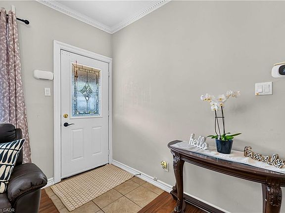 3rd image of 54 E 23rd St