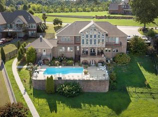 1424 Skypark Rd, Florence, AL 35634