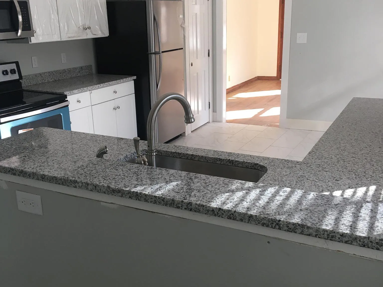 3 bed, 1600 sqft, $1,750 — Photo 3