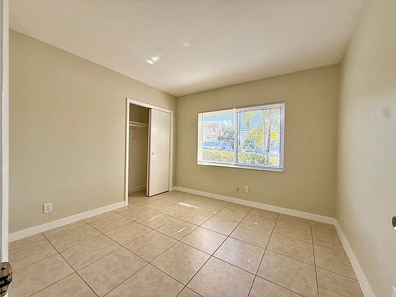 3rd image of 2101 NE 51st St APT 8