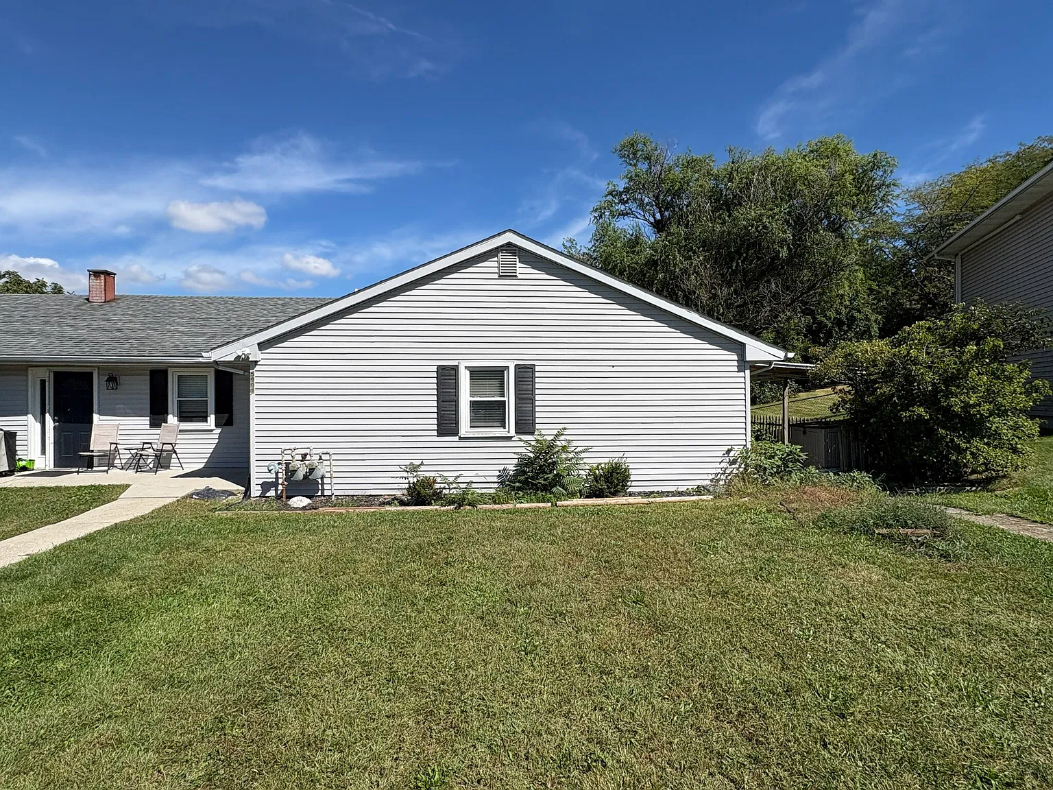 3 bed, 1976 sqft, $1,650 — Photo 2