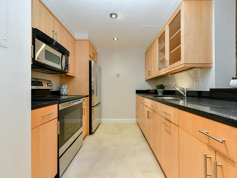 492 Beacon St #13 — Photo 11