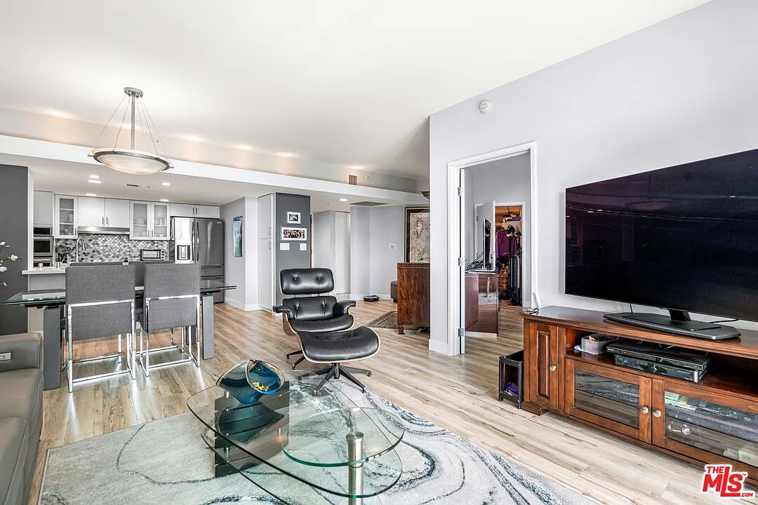 1 bed, 1.5 bath, 1088 sqft, $5,300 — Photo 1