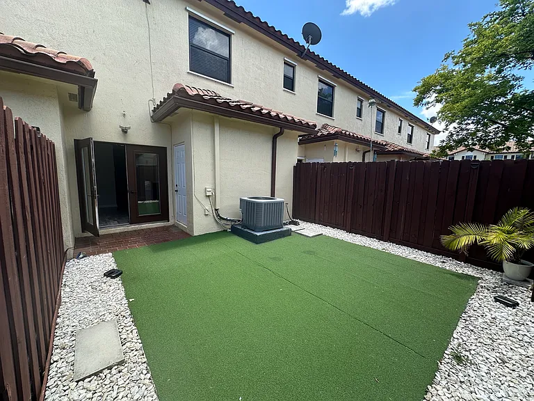 3211 SE 6th St — Photo 54