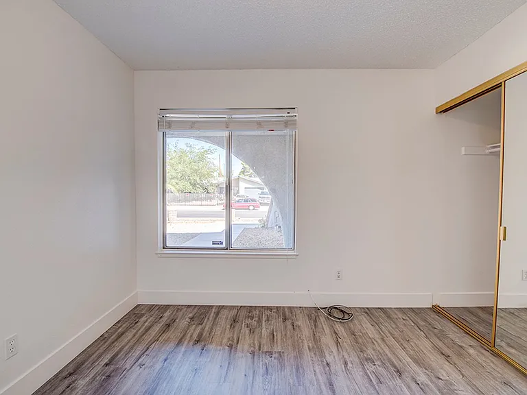 5461 Palmyra Ave — Photo 25
