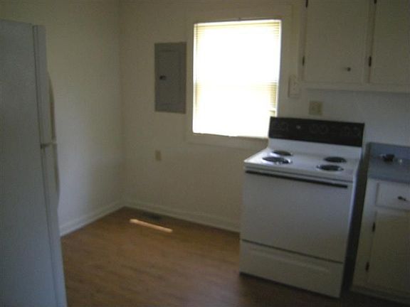 3rd image of 3132 Bulah Ave