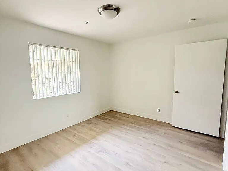 Classic and Modern 715 S Oxford Avenue Apartments! — Photo 7