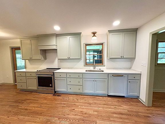 3rd image of 79 Baldwin Rd