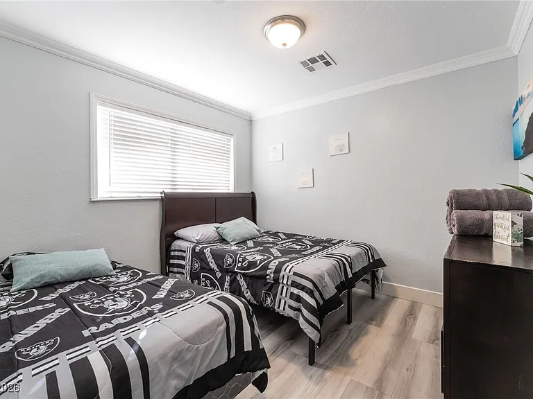 2419 Vegas Valley Dr — Photo 28