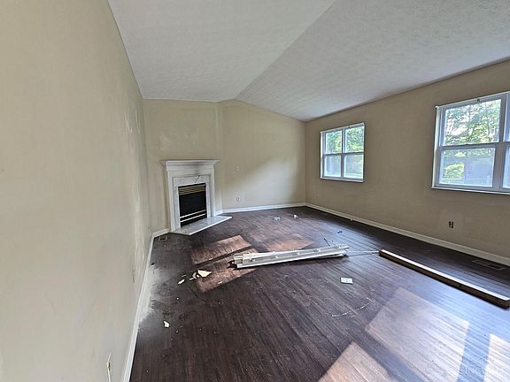 3rd image of 3679 Shorewood Dr