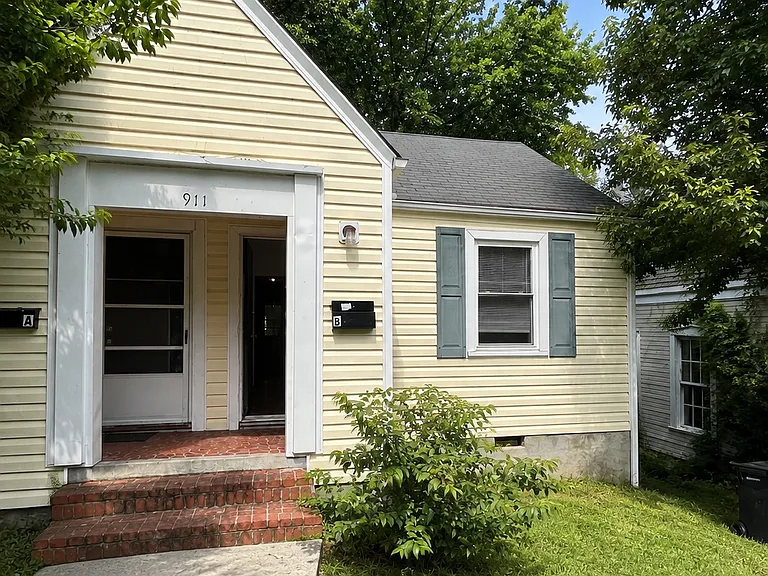 911 Clarendon St #B — Photo 1