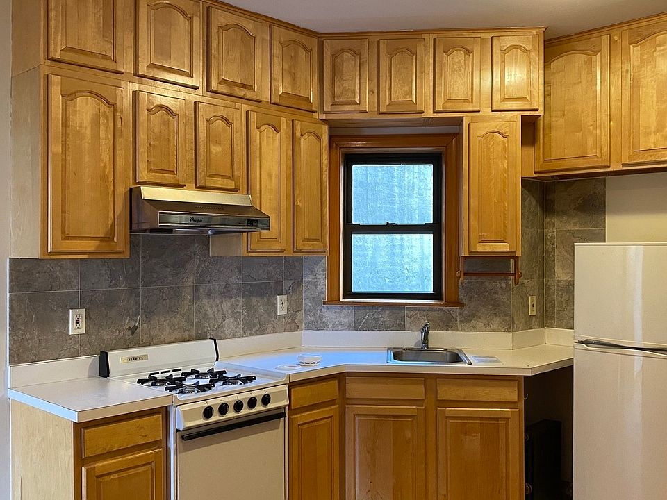 1st image of 63 Mott St APT 18
