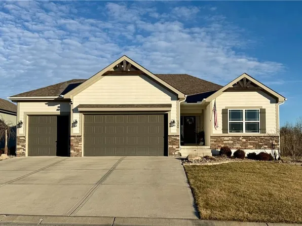 1300 NW Crestwood Dr, Grain Valley, MO 64029
