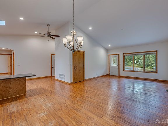 3rd image of 5862 Huron Woods Dr