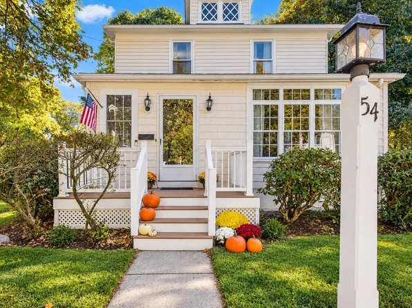 54 Riverside Pl, Walpole, MA 02081