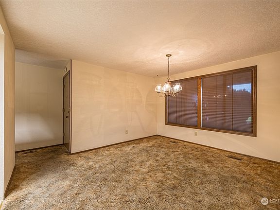 5th image of 913 Eckard Place