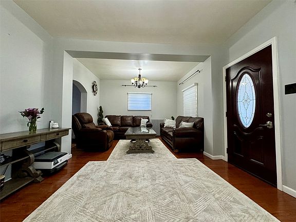 3rd image of 2622 Brandes St