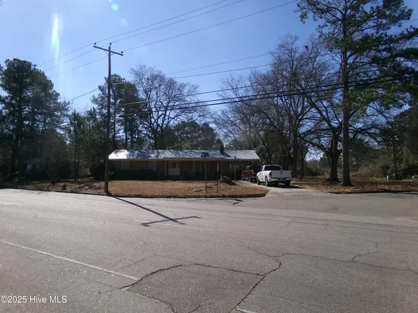 301 Mcgirts Bridge Road, Laurinburg, NC 28352