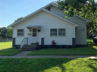 816 N Sycamore St, Iola, KS 66749