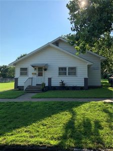 816 N Sycamore St, Iola, KS, 66749