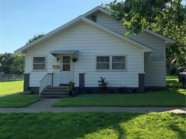816 N Sycamore St, Iola, KS 66749