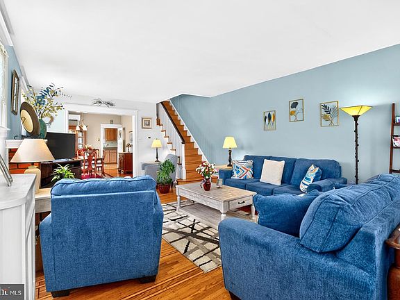 4th image of 1838 Lansing St