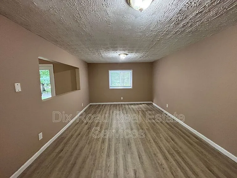 1739 Embury Park Rd — Photo 15