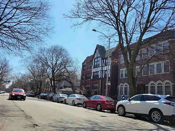 3rd image of 7014 N Ashland Ave #G