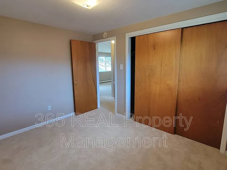 2440 W 11th St — Photo 11