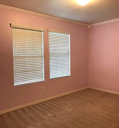 5th image of 207 Shadbush St